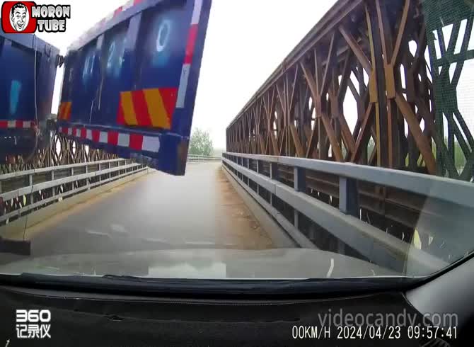 Video :This driver nearly loses his head!